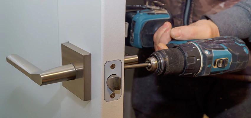 Broken Door Handle Lock Repair in Aliso Viejo, California